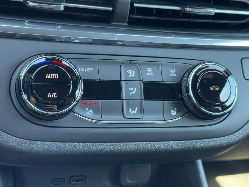 Buick Envista Vehicle Image 12