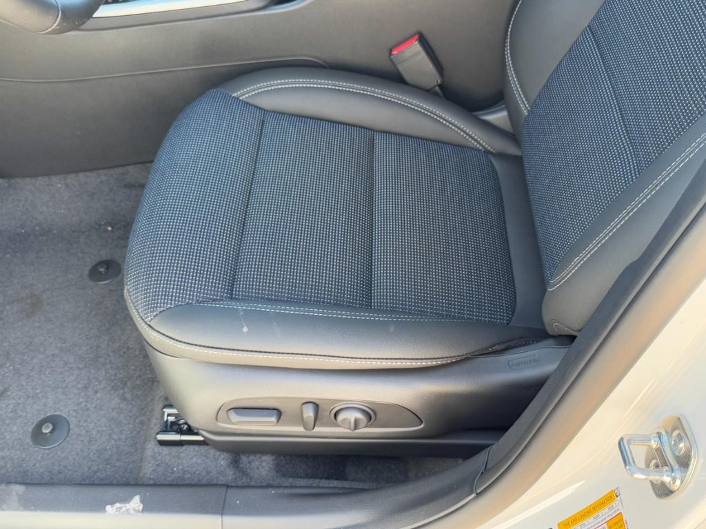 Buick Envista Vehicle Image 14