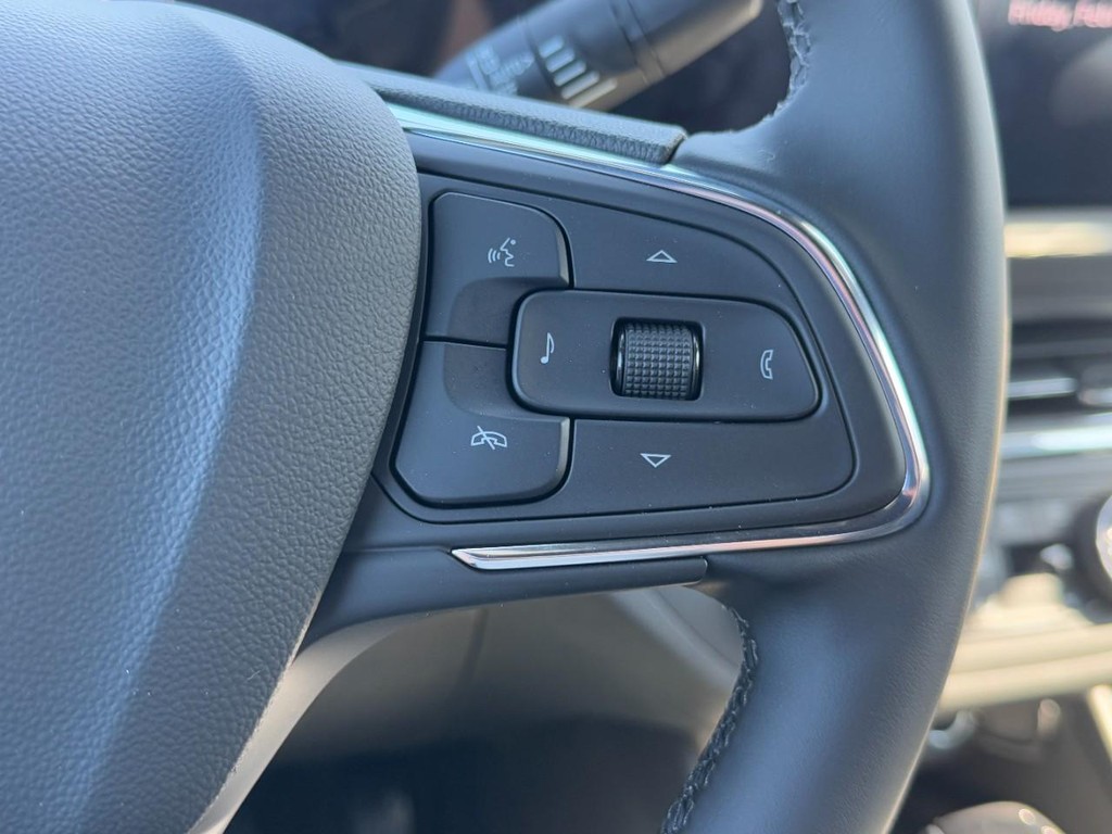 Buick Envista Vehicle Image 11