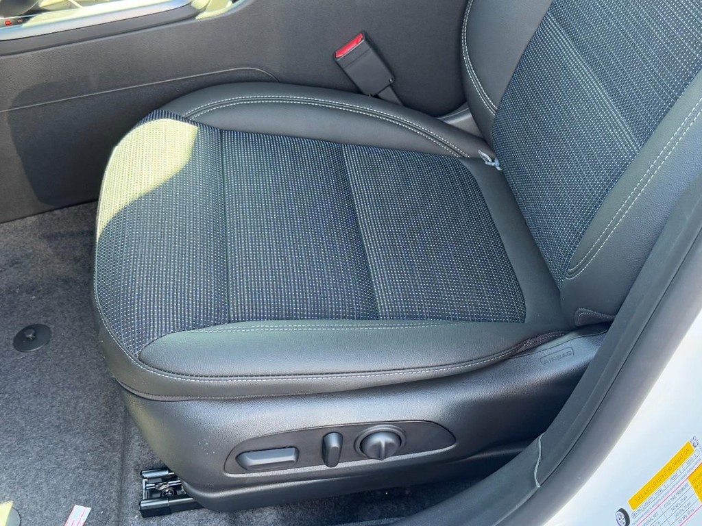 Buick Envista Vehicle Image 14