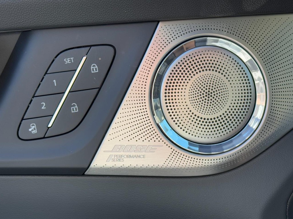 Buick Enclave Vehicle Image 11