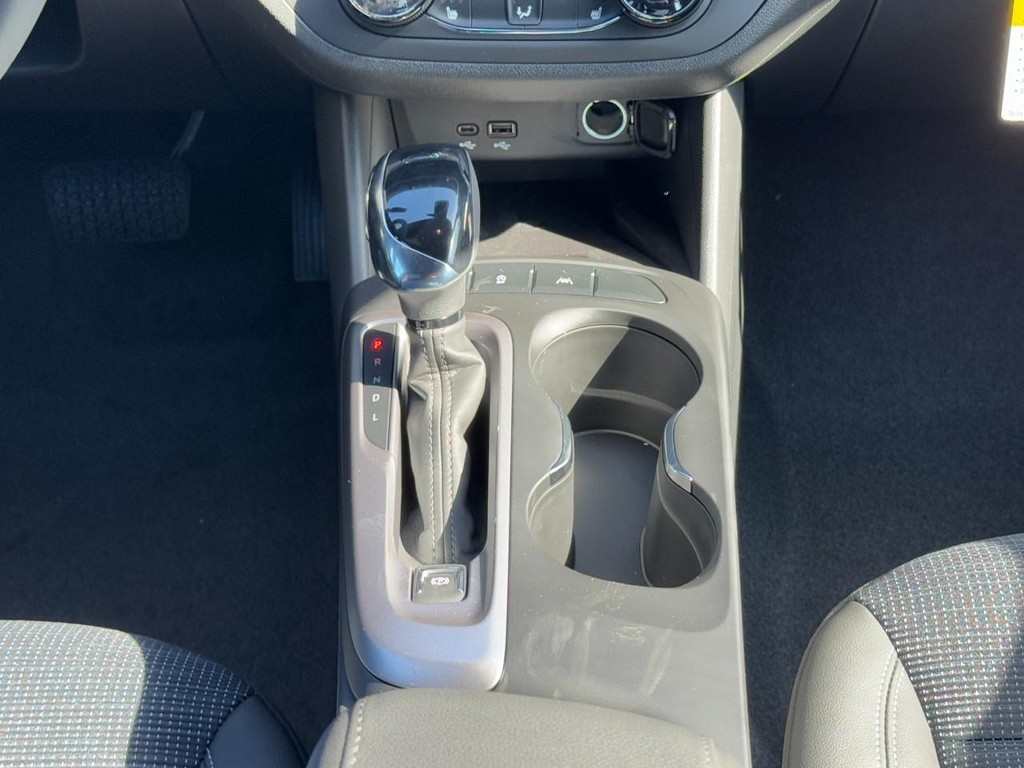 Buick Envista Vehicle Image 09