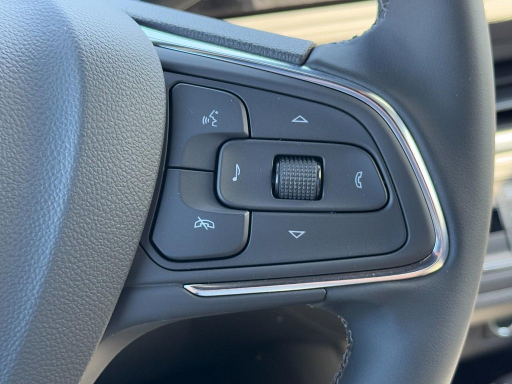 Buick Envista Vehicle Image 11