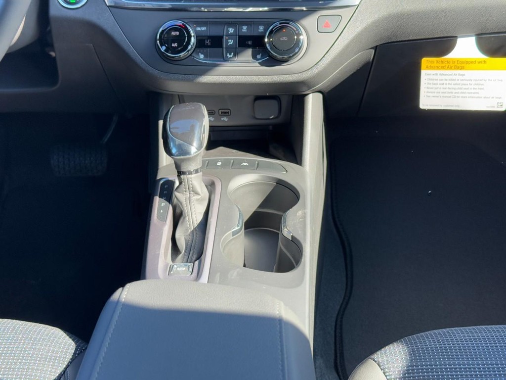 Buick Envista Vehicle Image 09