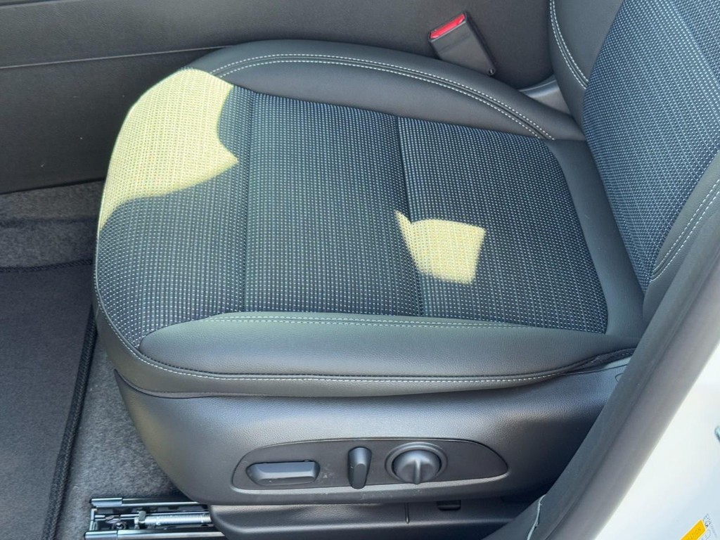 Buick Envista Vehicle Image 14