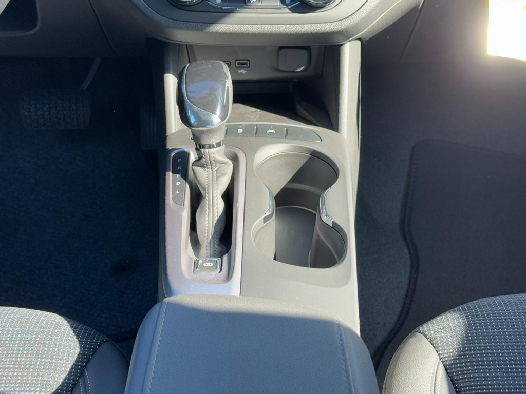 Buick Envista Vehicle Image 09