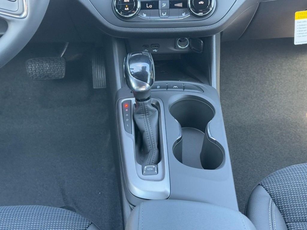 Buick Envista Vehicle Image 09