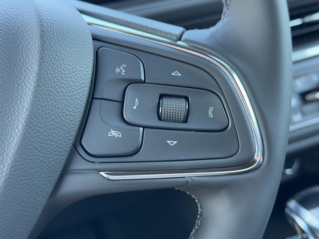 Buick Envista Vehicle Image 11