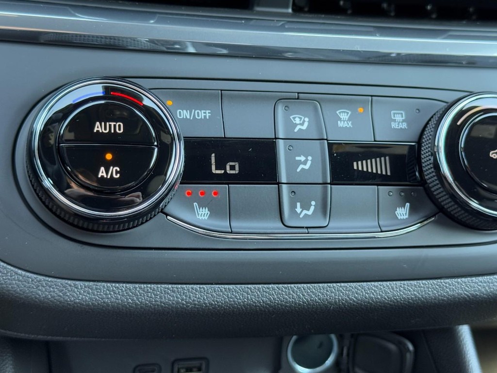 Buick Envista Vehicle Image 12