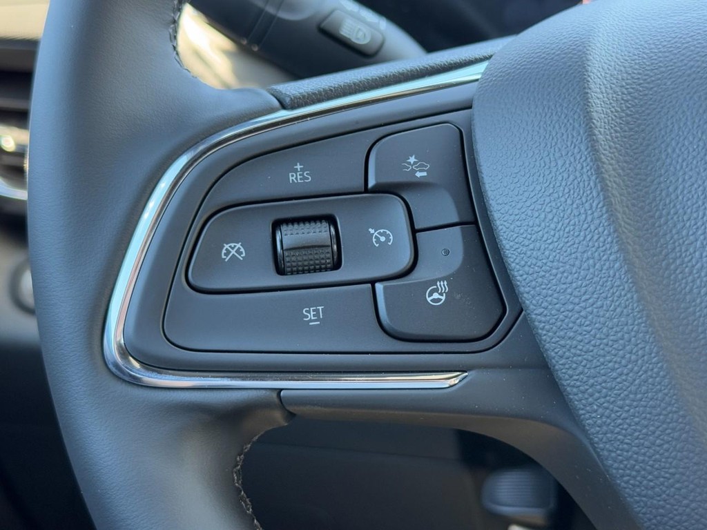 Buick Envista Vehicle Image 10