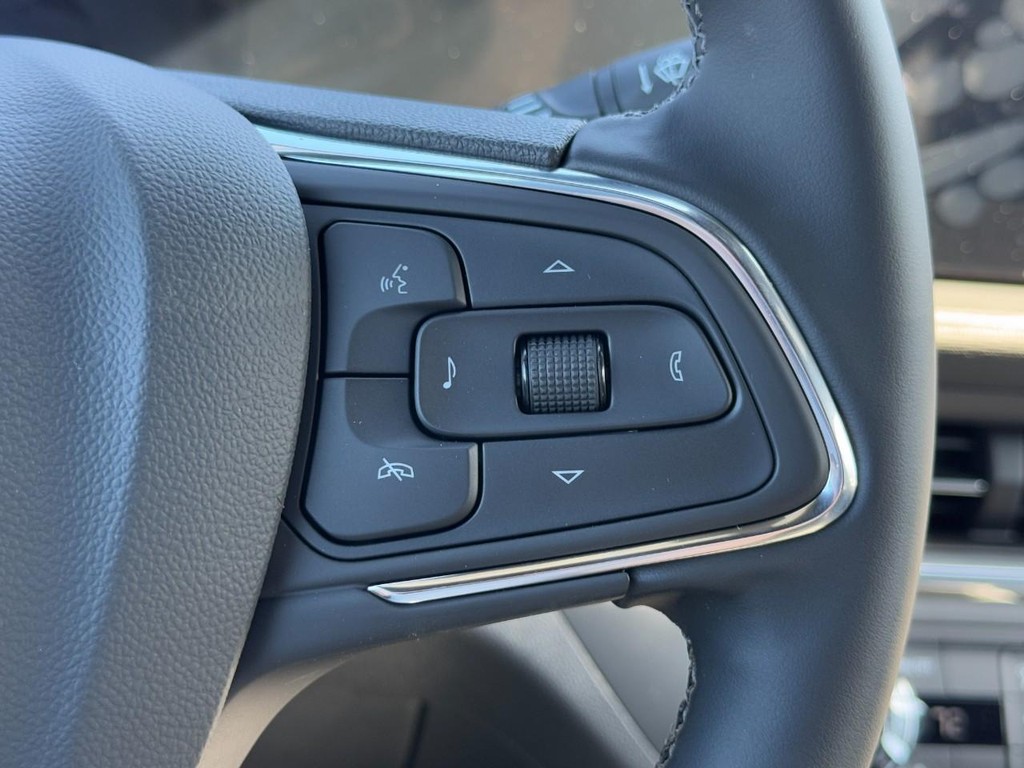 Buick Envista Vehicle Image 11