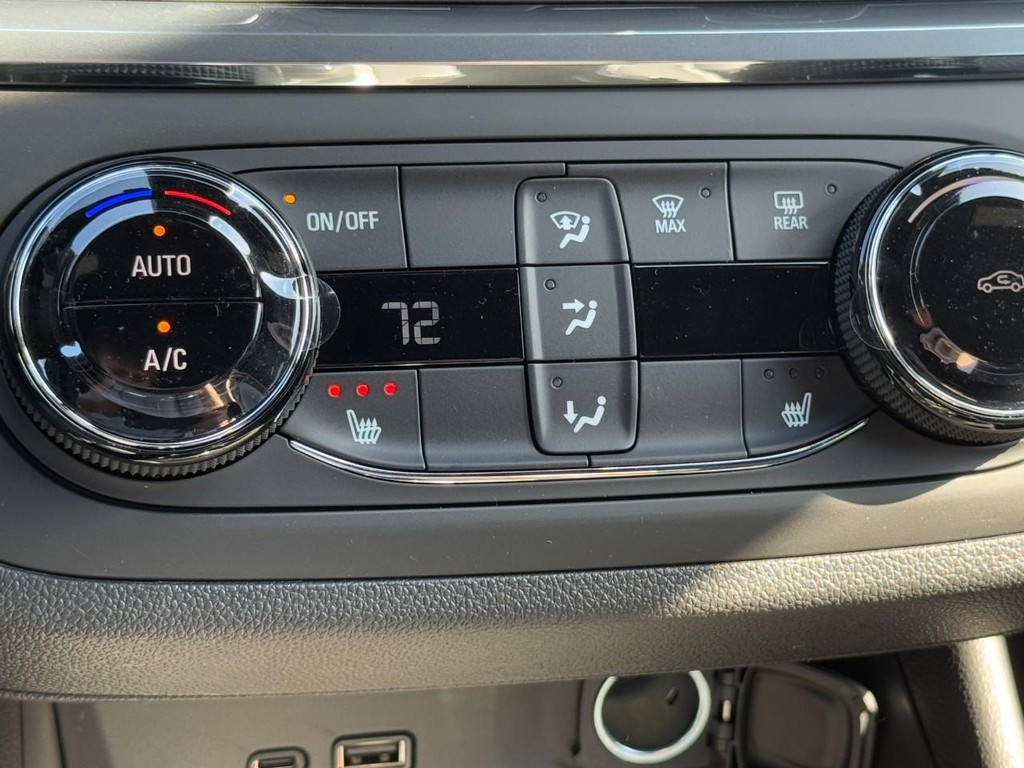 Buick Envista Vehicle Image 12