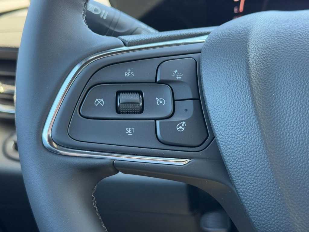 Buick Envista Vehicle Image 10