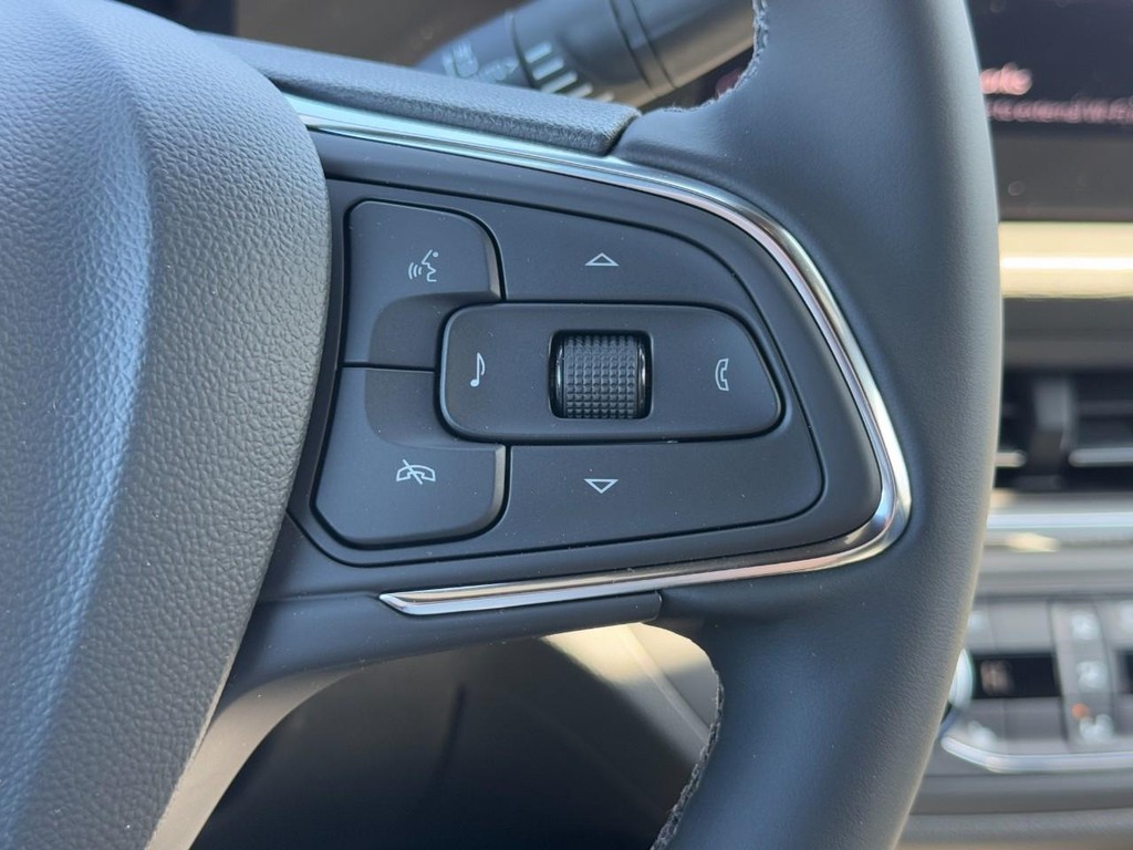 Buick Envista Vehicle Image 11