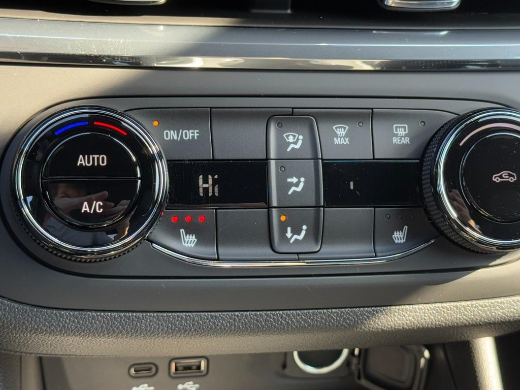 Buick Envista Vehicle Image 12