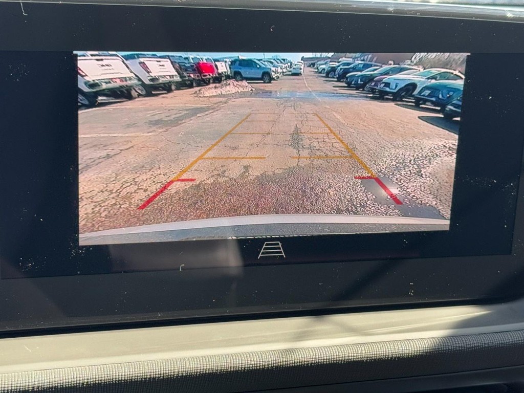 Buick Envista Vehicle Image 13