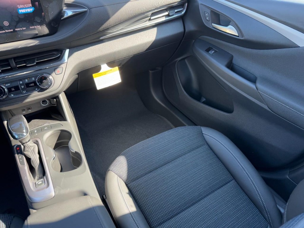 Buick Envista Vehicle Image 10