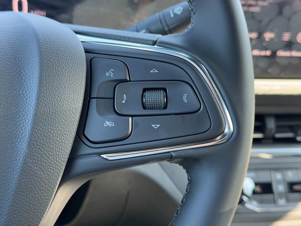 Buick Envista Vehicle Image 12