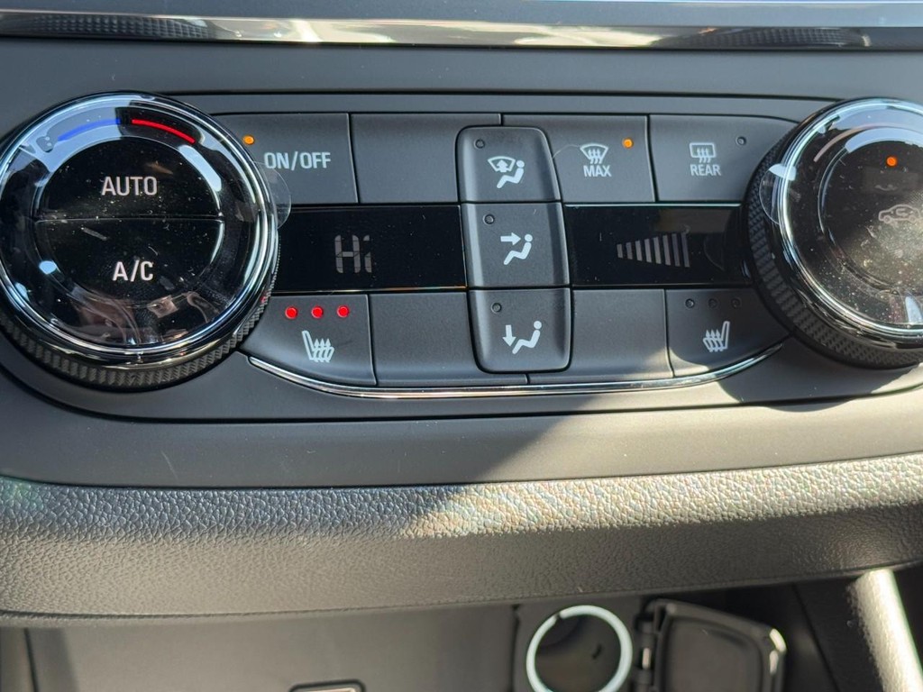 Buick Envista Vehicle Image 13