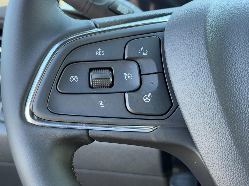 Buick Envista Vehicle Image 10