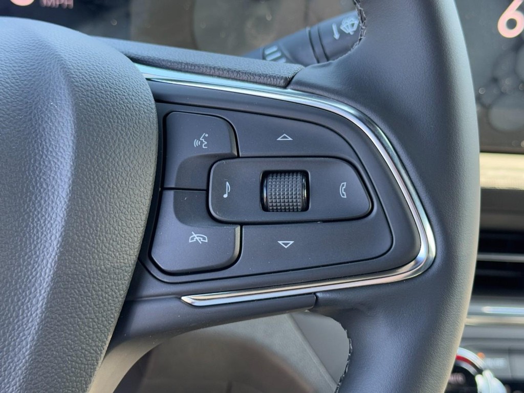 Buick Envista Vehicle Image 11