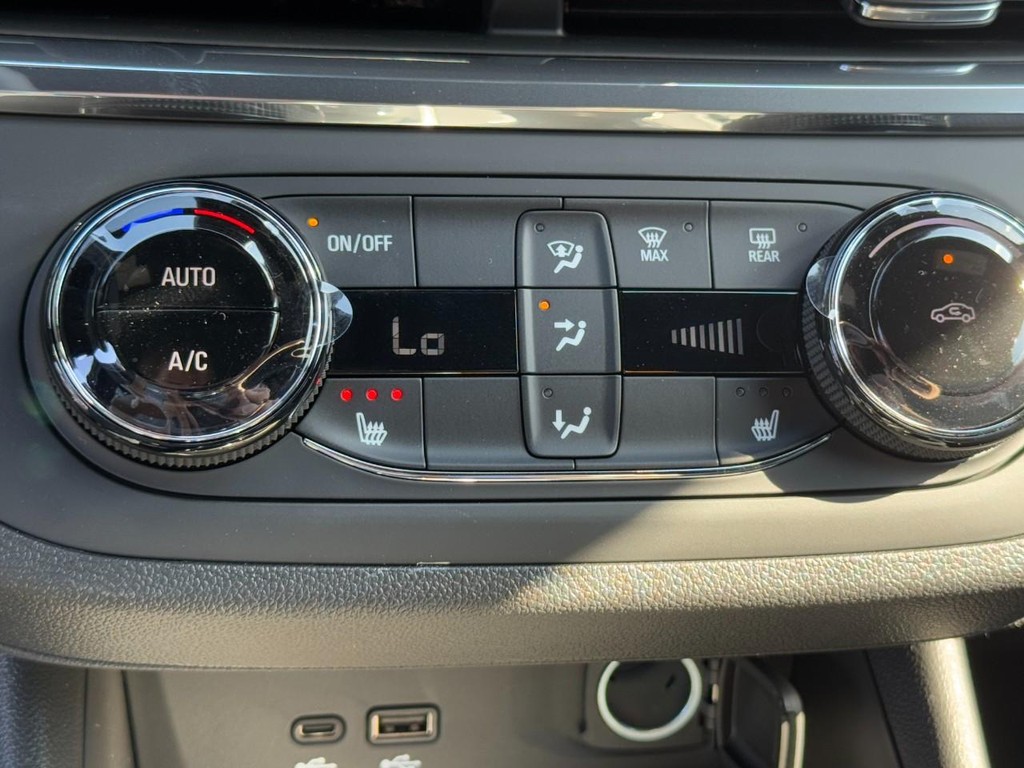 Buick Envista Vehicle Image 12