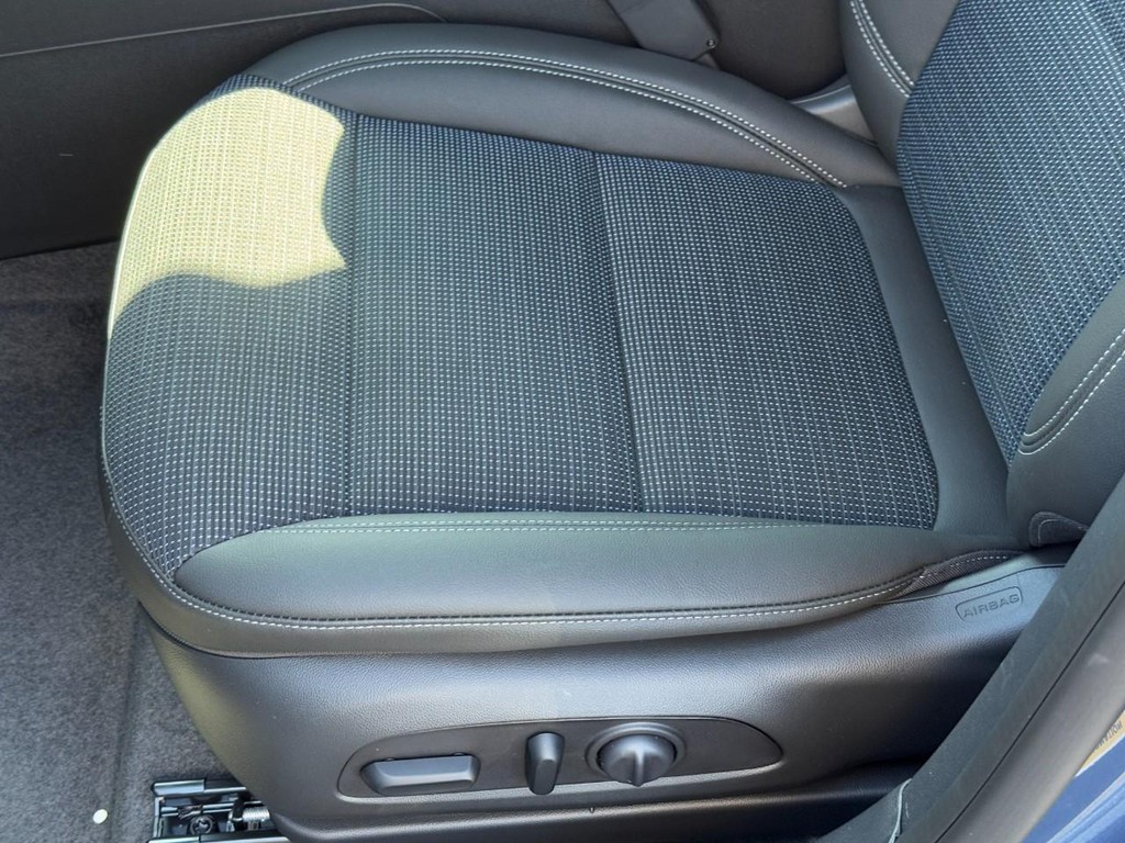 Buick Envista Vehicle Image 14