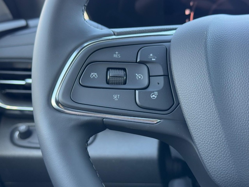 Buick Envista Vehicle Image 10