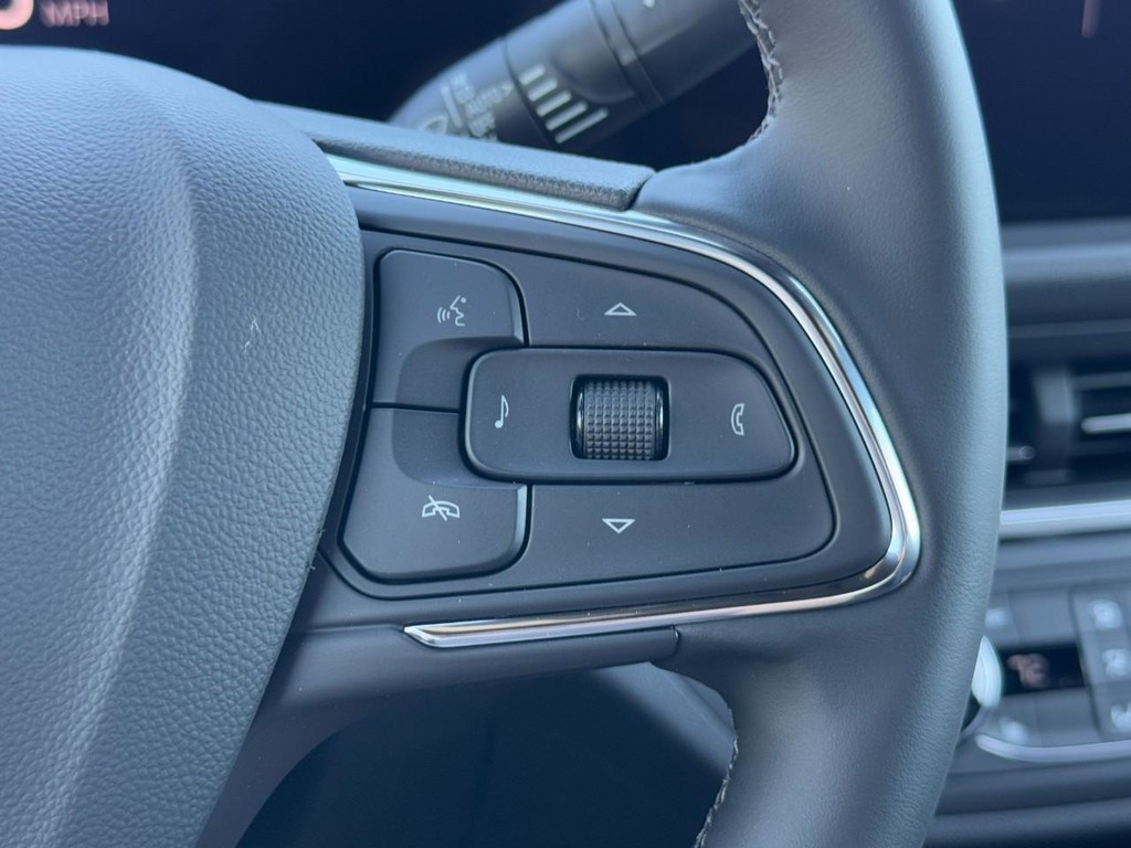 Buick Envista Vehicle Image 11