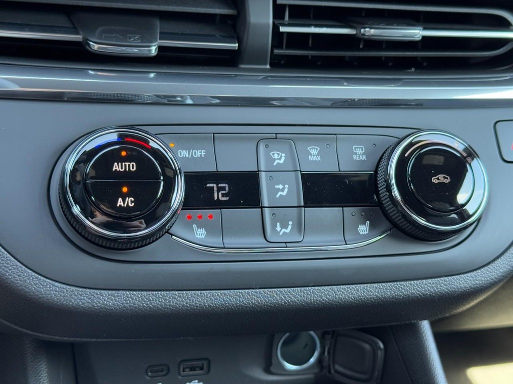 Buick Envista Vehicle Image 12