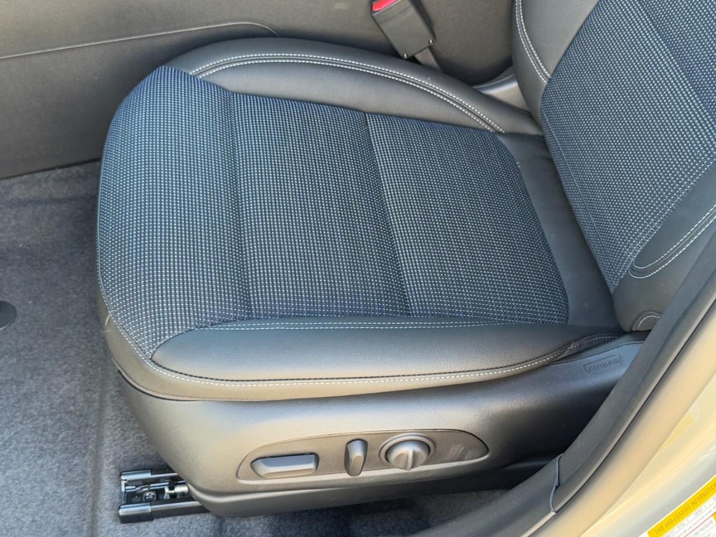 Buick Envista Vehicle Image 14