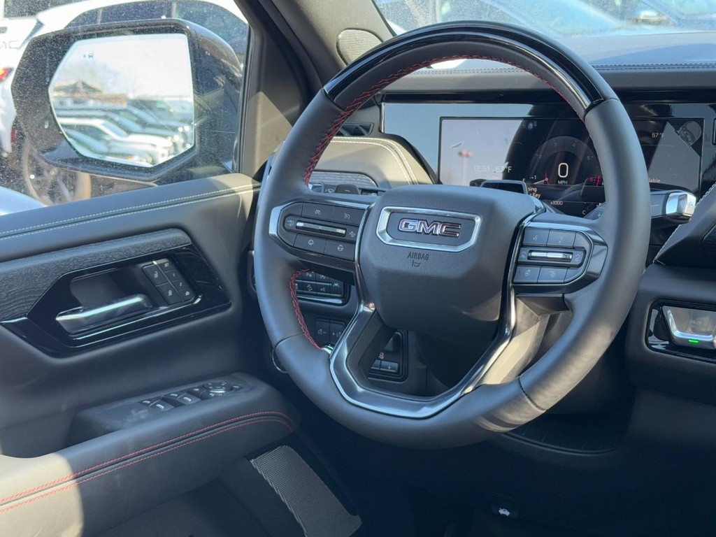 GMC Yukon XL Vehicle Image 09