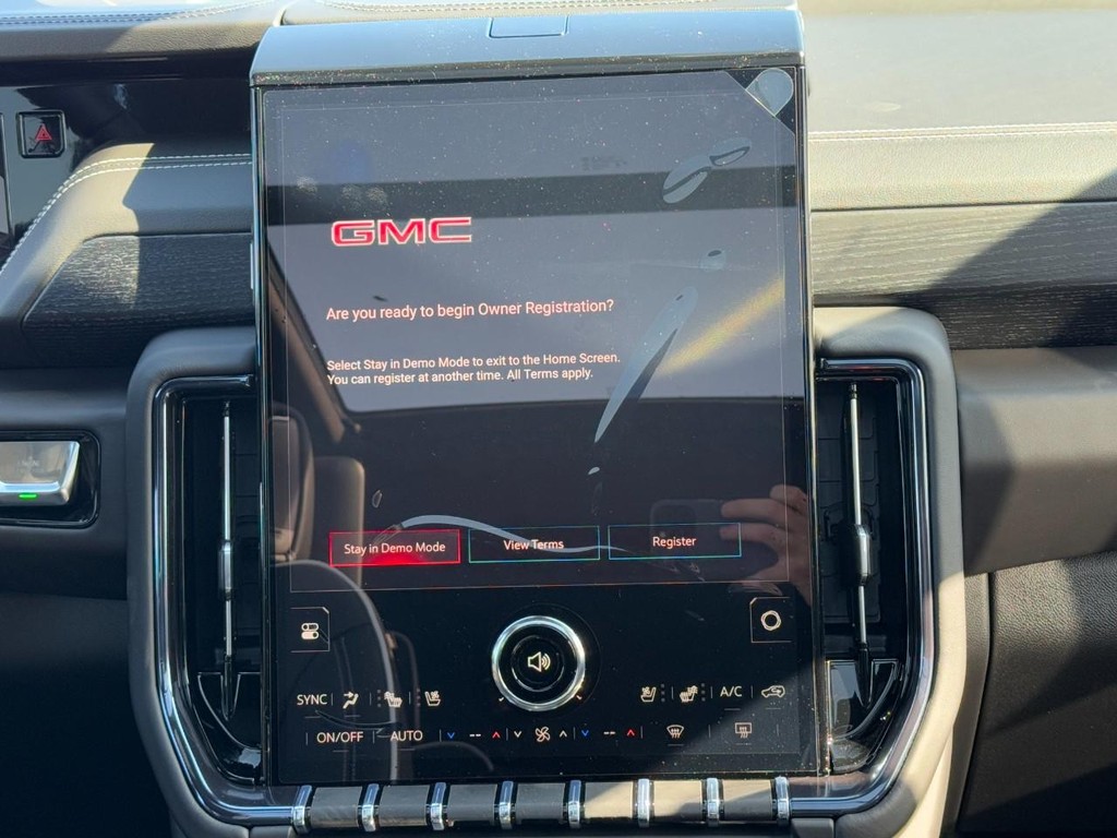 GMC Yukon XL Vehicle Image 10