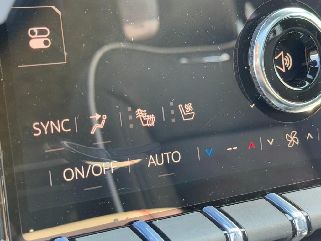 GMC Yukon XL Vehicle Image 15