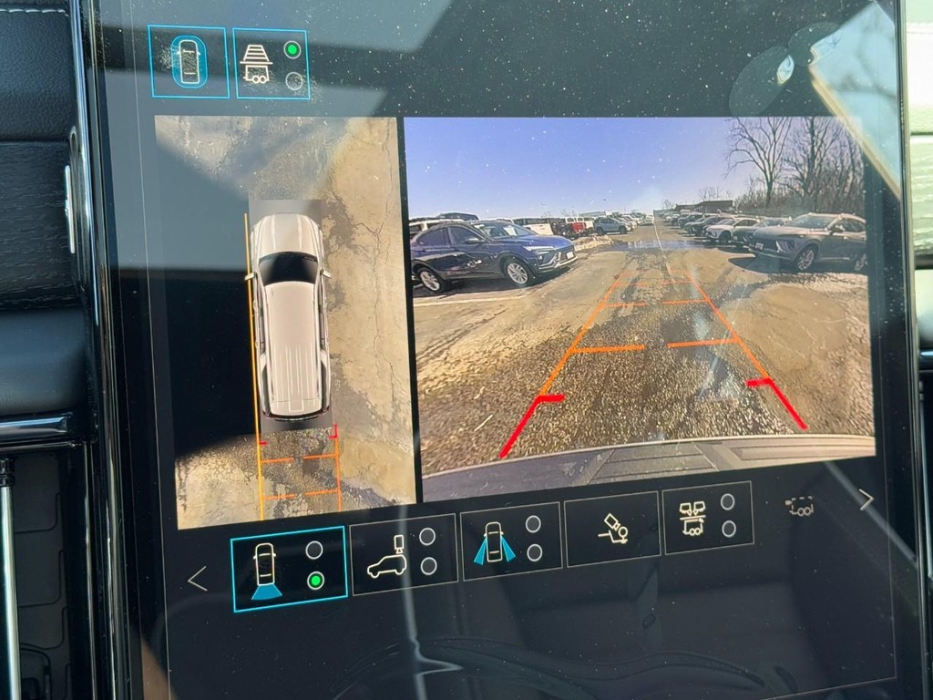 GMC Yukon XL Vehicle Image 16