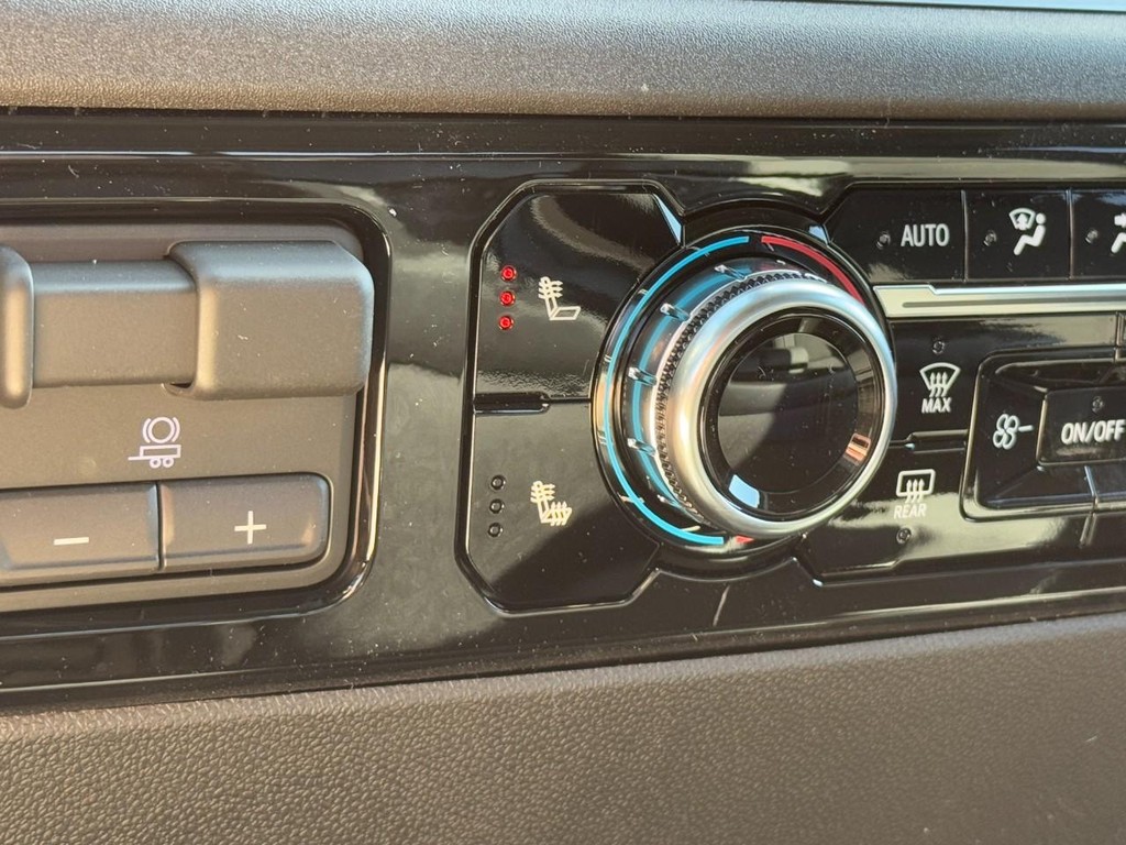 GMC Sierra 1500 Vehicle Image 12