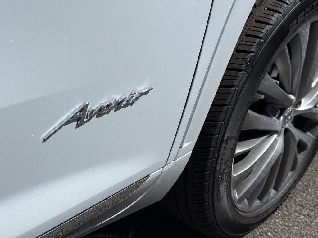 Buick Enclave Vehicle Image 05