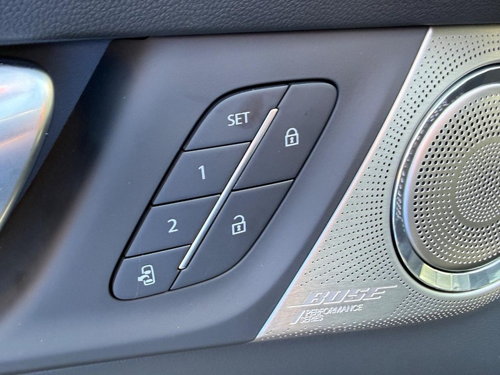 Buick Enclave Vehicle Image 12