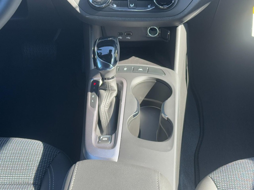 Buick Envista Vehicle Image 09