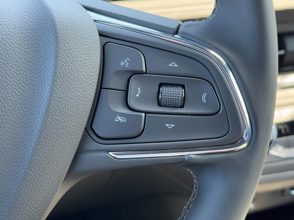 Buick Envista Vehicle Image 11