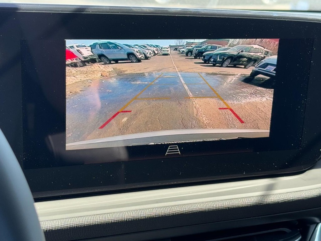 Buick Envista Vehicle Image 13