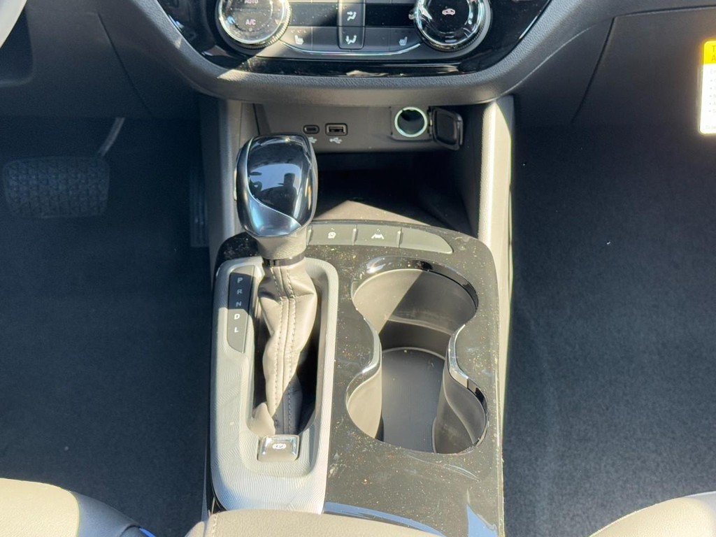 Buick Envista Vehicle Image 09