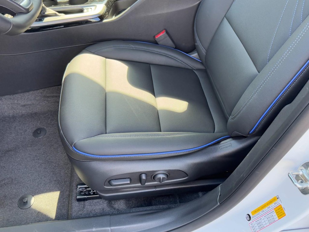 Buick Envista Vehicle Image 14