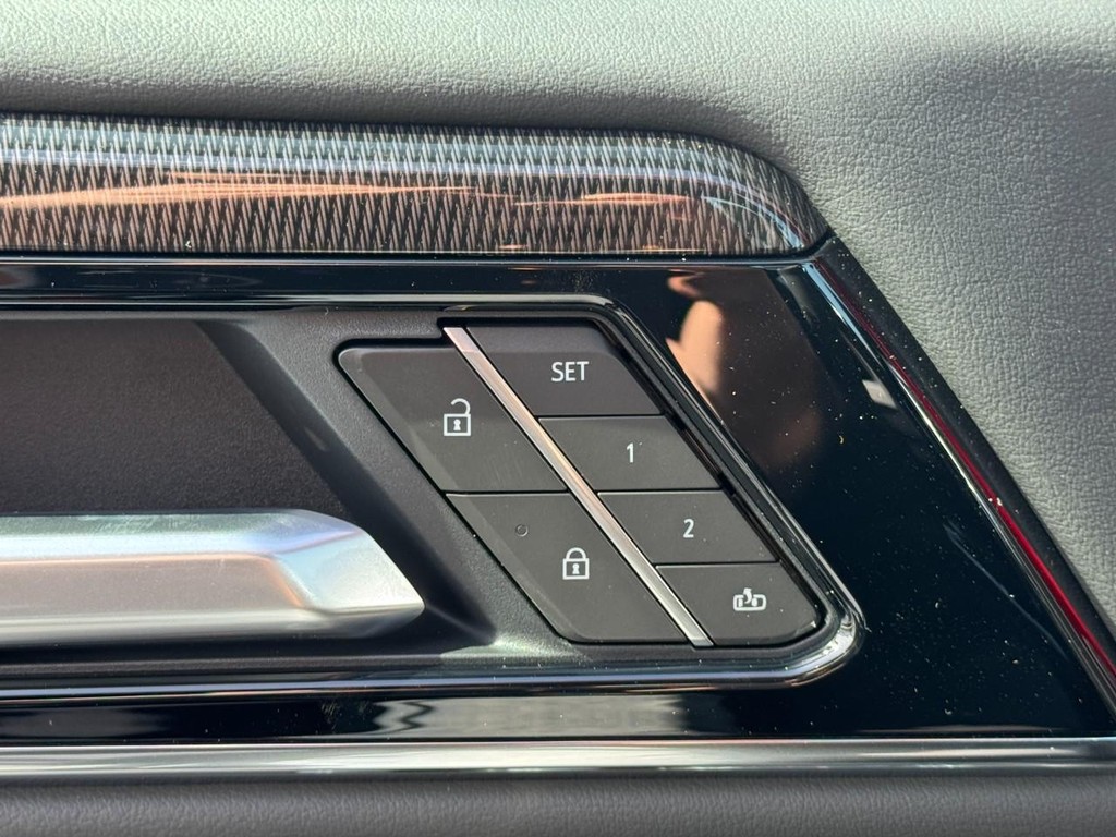 GMC Yukon Vehicle Image 10