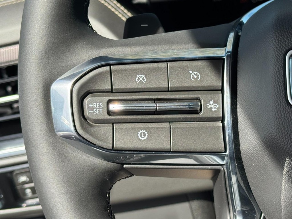 GMC Yukon Vehicle Image 11