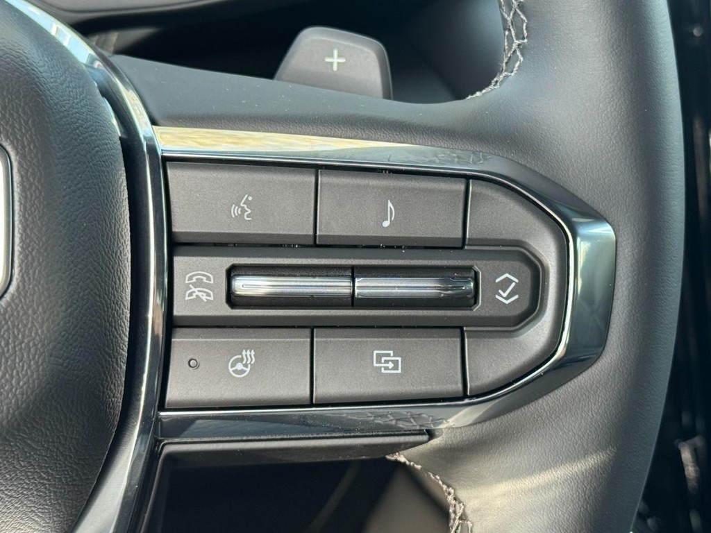 GMC Yukon Vehicle Image 12