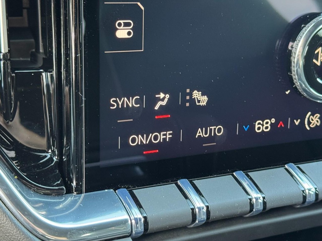 GMC Yukon Vehicle Image 13