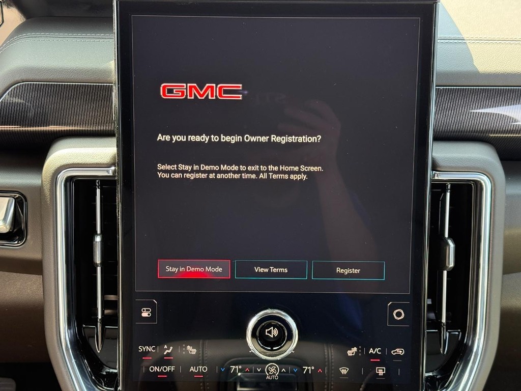 GMC Yukon Vehicle Image 10