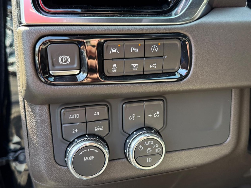 GMC Yukon Vehicle Image 14