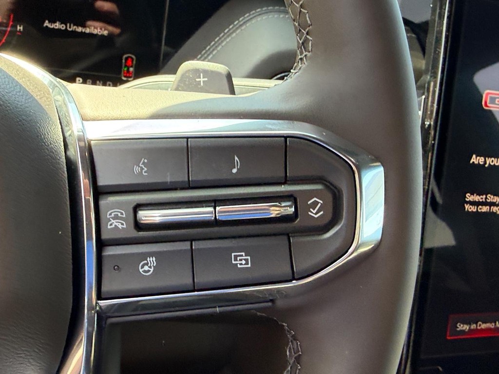 GMC Yukon Vehicle Image 16